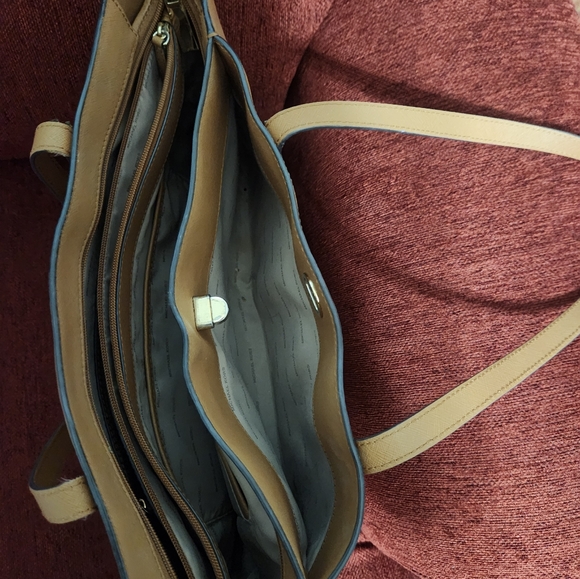 Michael Kors Extra Large Tote Purse - Picture 6 of 11